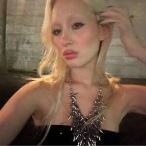 Meet your Posher, Mimi